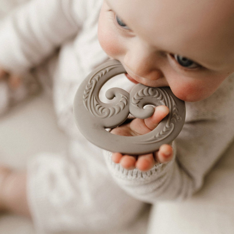 BO&KO Koru Teether Olive
