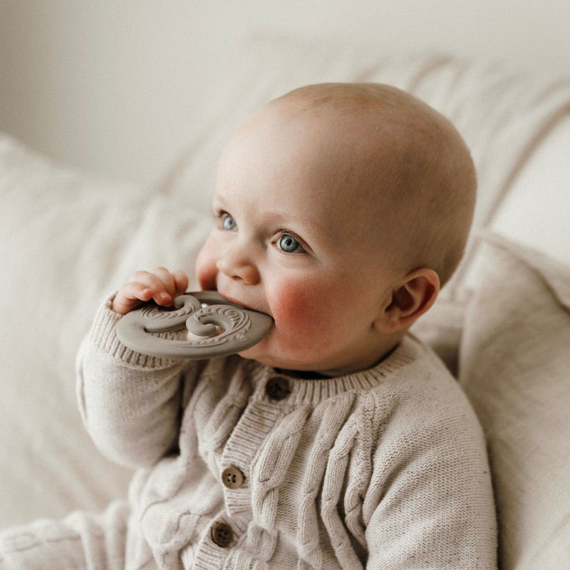 BO&KO Koru Teether Olive