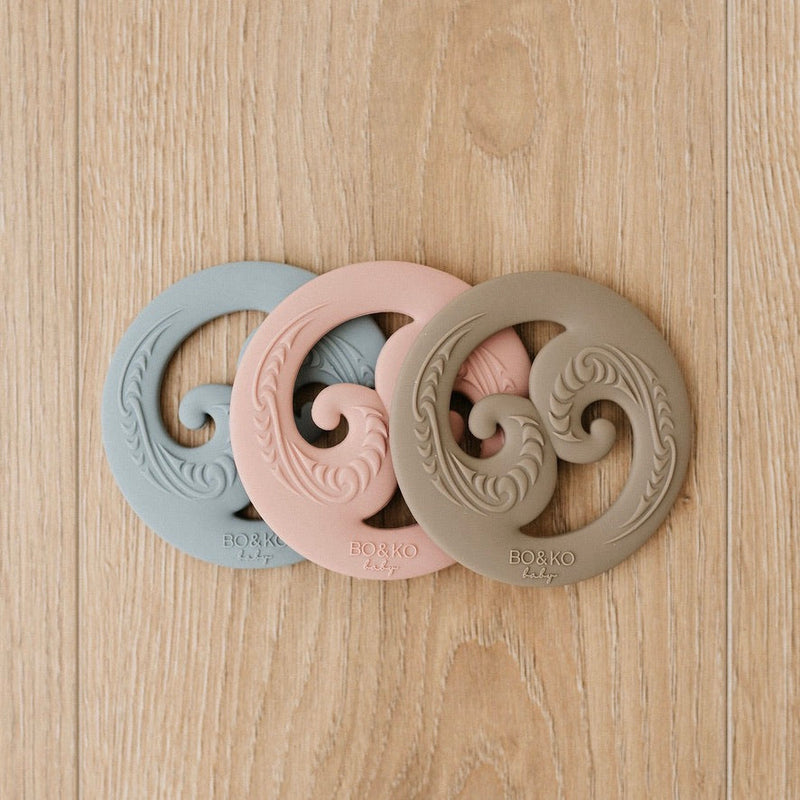 BO&KO Koru Teether Olive