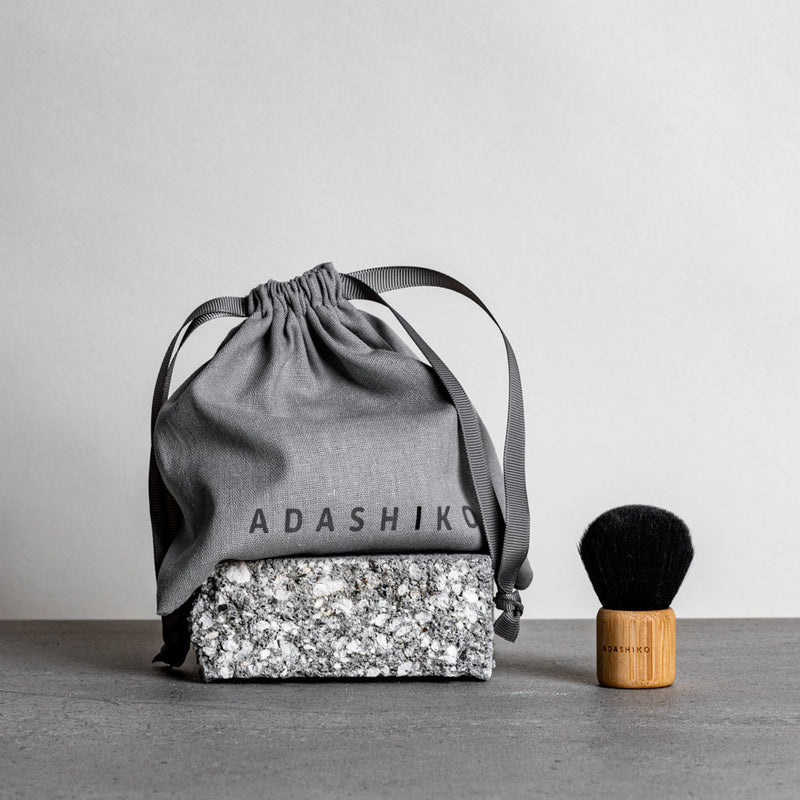 Adashiko Kabuki Cleansing Brush & Bag